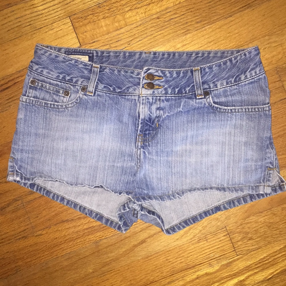 2/12. $15 for 1.  ABERCROMBIE & FITCH SHORTS. SZ 6